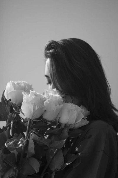  عکس دختر با گل برای پروفایل