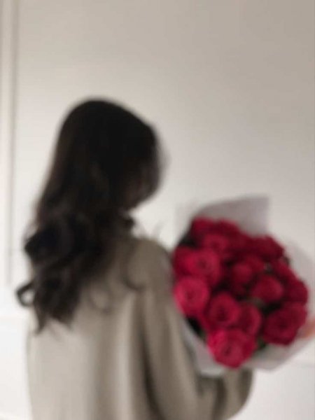  عکس دختر با گل برای پروفایل