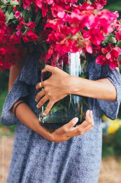  عکس دختر با گل برای پروفایل