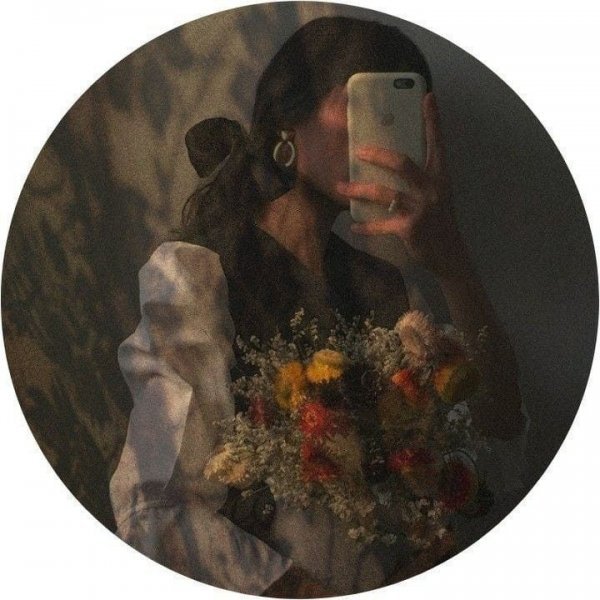  عکس دختر با گل برای پروفایل