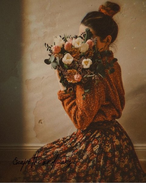  عکس دختر با گل برای پروفایل