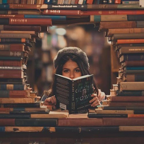 عکس دخترونه لاکچری با کتاب