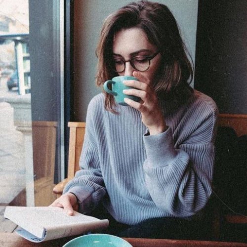  عکس دخترونه لاکچری با کتاب