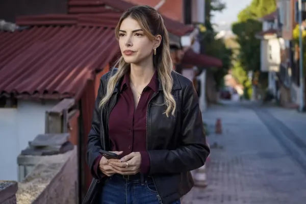  عکس بازیگران زن ترکیه برای پروفایل