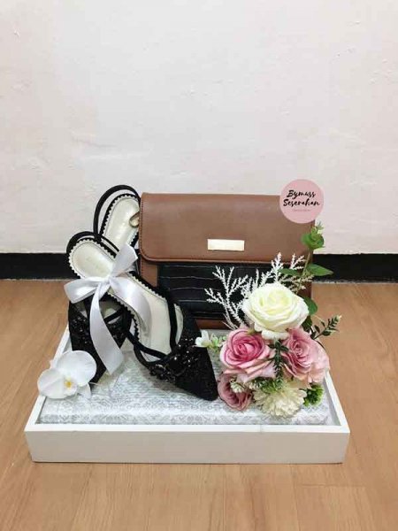  تزیین وسایل عروس با طلق