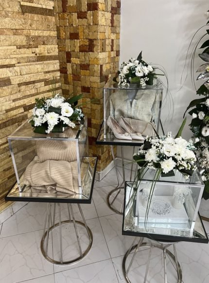  تزیین وسایل بله برون با گل طبیعی