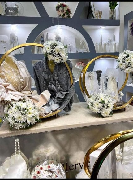  تزیین وسایل بله برون با گل طبیعی