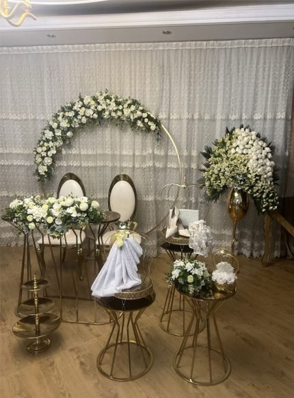  تزیین وسایل بله برون با گل طبیعی