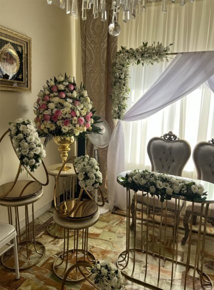  تزیین وسایل بله برون با گل طبیعی