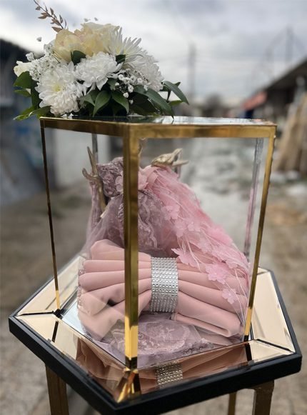  تزیین وسایل بله برون با گل طبیعی