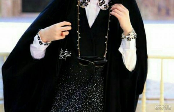  عکس دختر با عینک دودی و شال