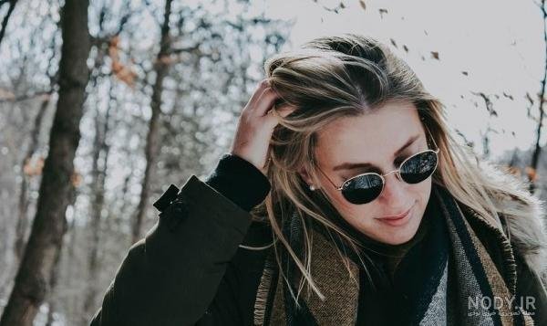  عکس دختر با عینک دودی و شال