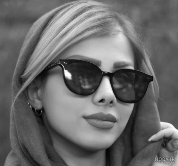  عکس دختر با عینک دودی و شال