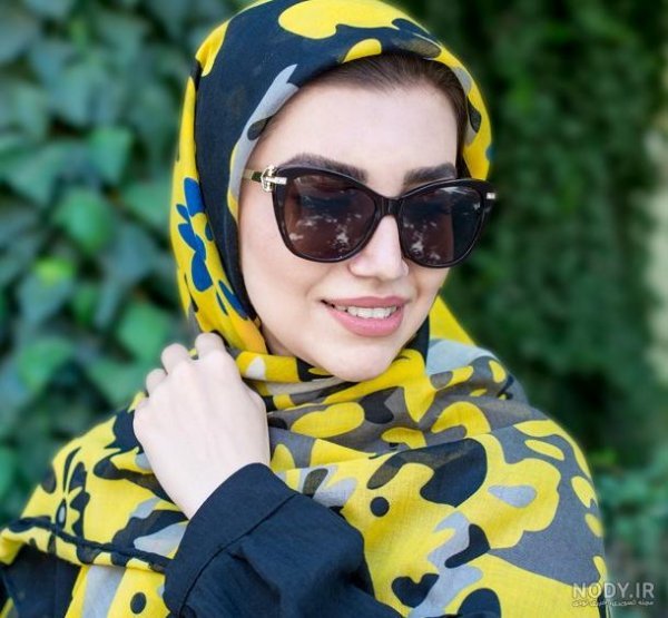  عکس دختر با عینک دودی و شال