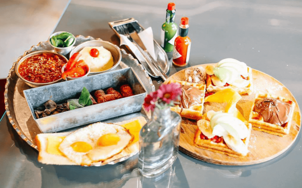  عکس استوری صبحانه خوردن در طبیعت خفن