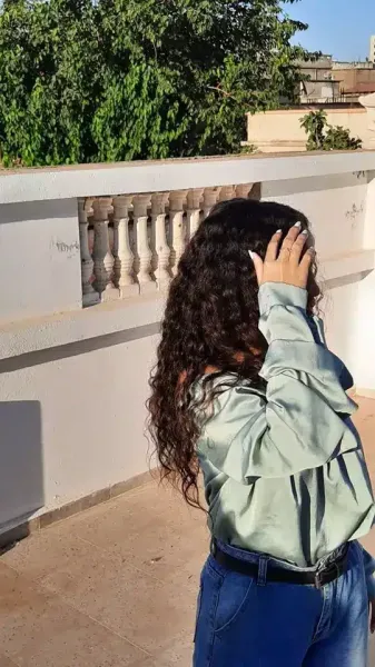  عکس دختر مو فرفری بدون چهره