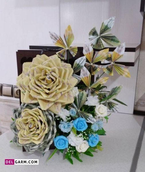 عکس دسته گل با پول ساده