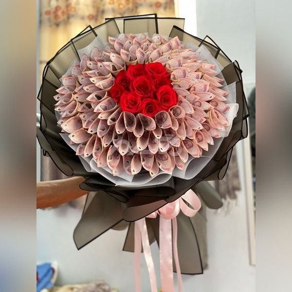  عکس دسته گل با پول برای کادو