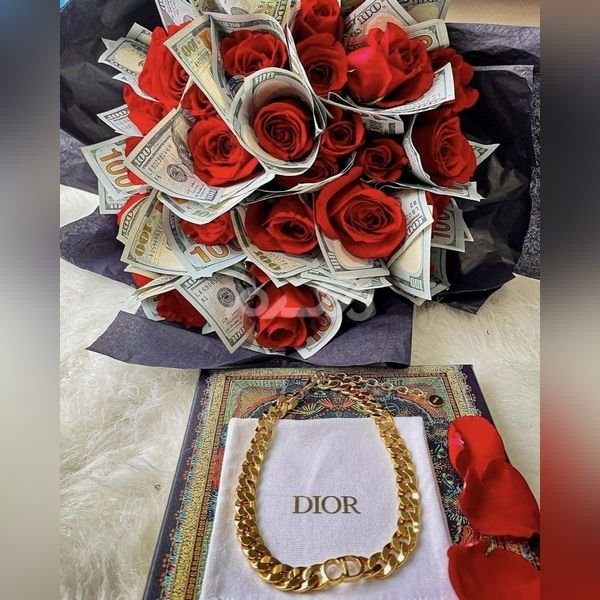  عکس دسته گل با پول برای کادو