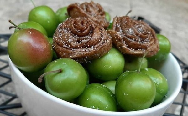 عکس گوجه سبز و لواشک