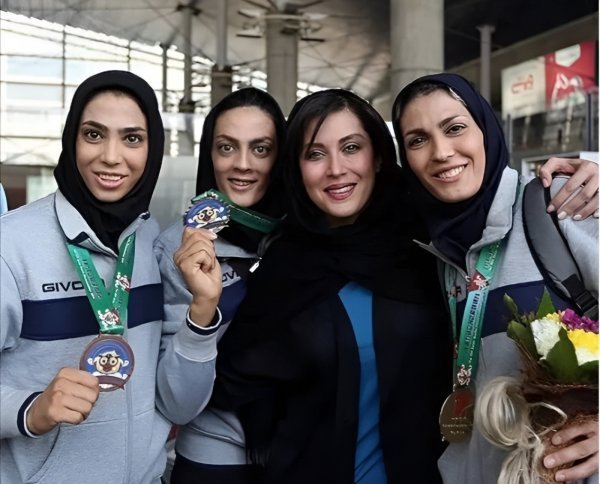  عکس الهه منصوریان و همسرش