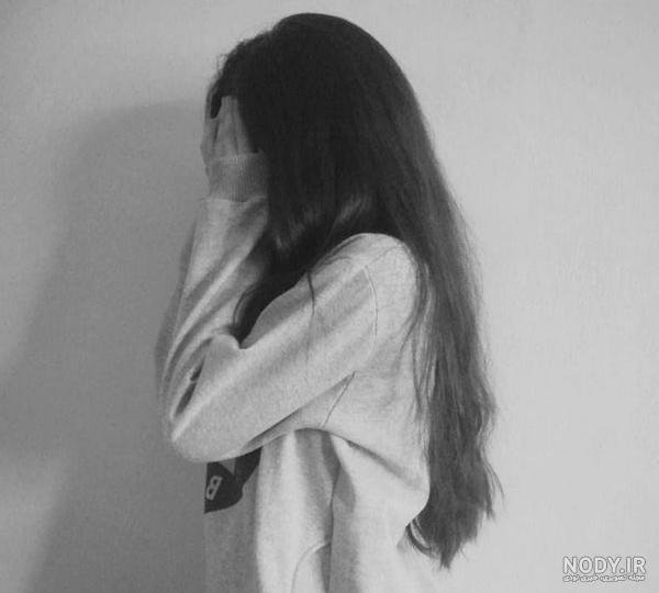  والپیپر سیاه سفید دختر غمگین با کیفیت عالی