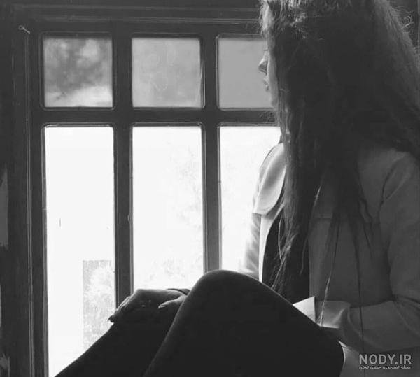  والپیپر سیاه سفید دختر غمگین با کیفیت عالی