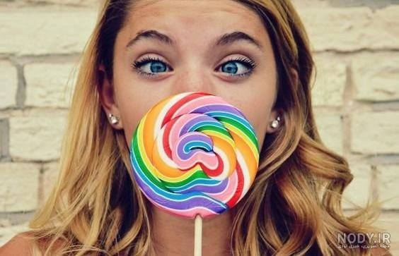  تصویر زمینه آبنبات های رنگی قلبی شکل با کیفیت
