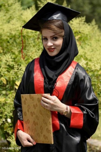 ژست عکس فارغ التحصیلی دانشگاه برای استوری