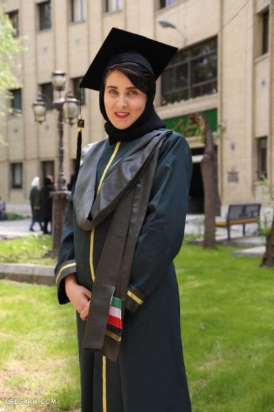  ژست عکس فارغ التحصیلی دانشگاه برای استوری
