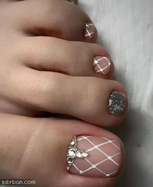  طراحی ناخن پا ساده و شیک سفید