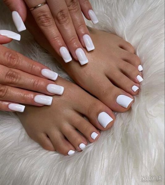  طراحی ناخن پا ساده و شیک دخترانه