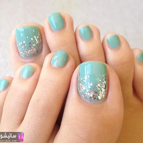 طراحی ناخن پا ساده و شیک قرمز