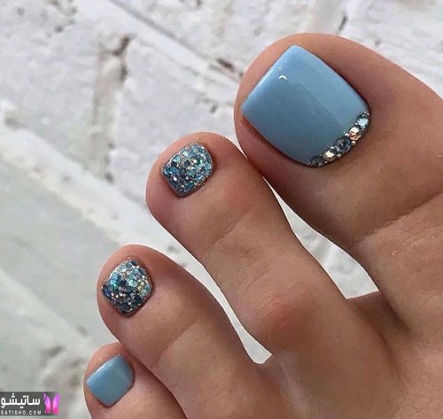 طراحی ناخن پا ساده و شیک قرمز