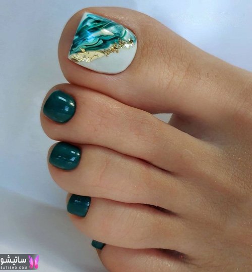 طراحی ناخن پا ساده و شیک قرمز