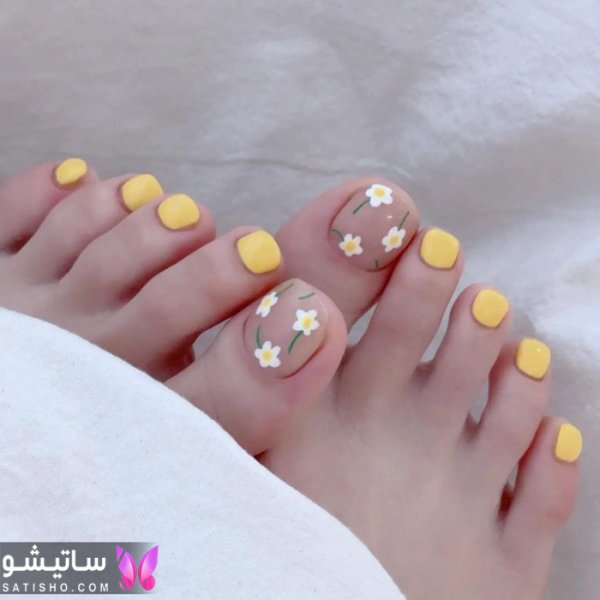 طراحی ناخن پا ساده و شیک قرمز