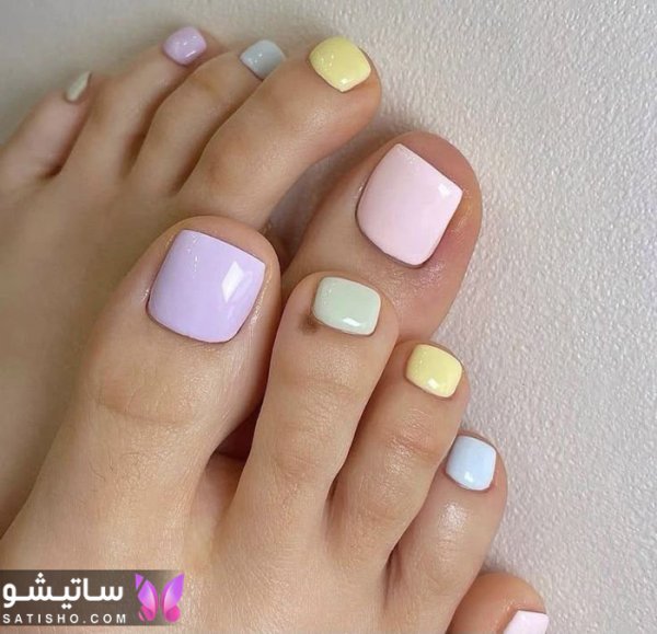 طراحی ناخن پا ساده و شیک قرمز