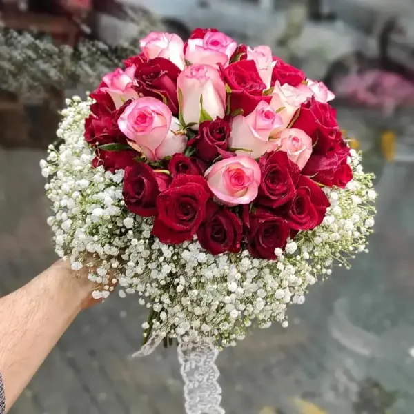  دسته گل عروس با گل عروس
