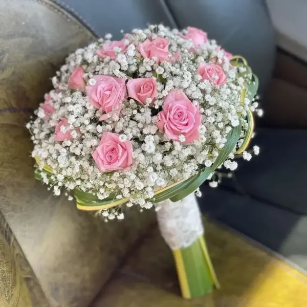  دسته گل عروس با گل عروس