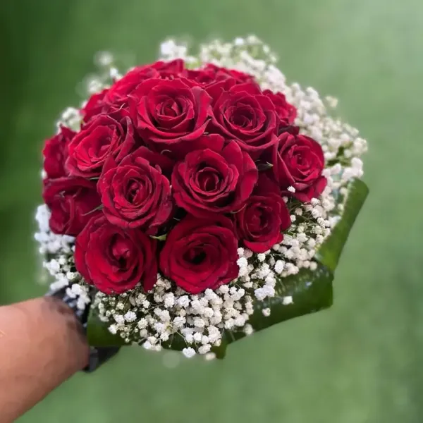  دسته گل عروس با گل عروس