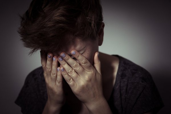  عکس غمگین گریه کردن و اشک ریختن دختر