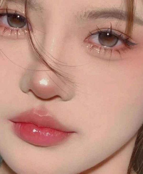  عکس دختر کره ای با گوشی جدید