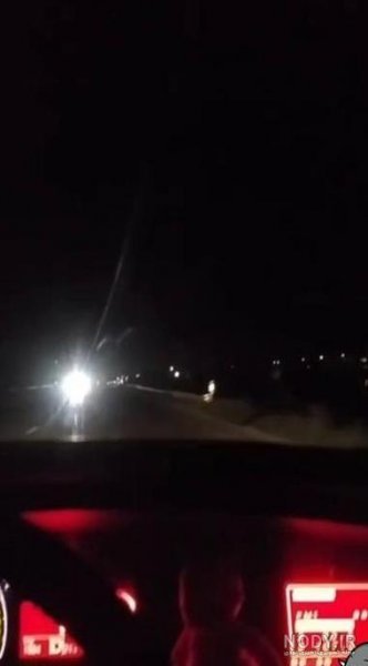  عکس ماشین در جاده شب