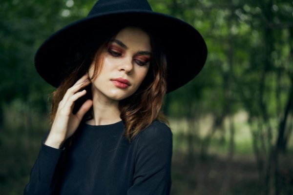  عکس زن زیبا در طبیعت