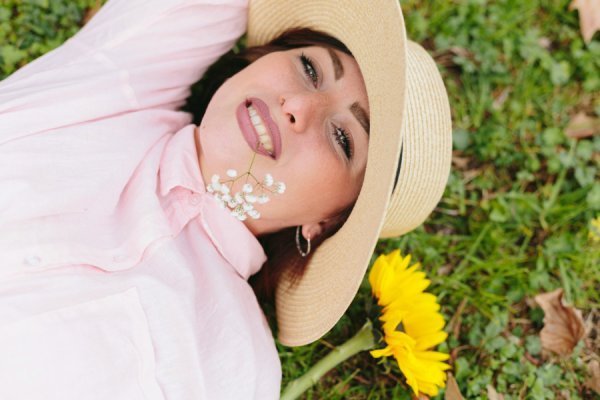  عکس زن زیبا در طبیعت