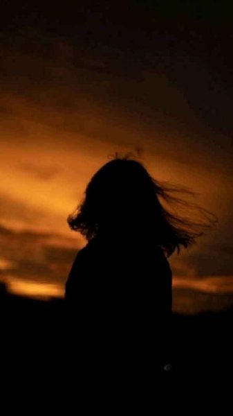  عکس پروفایل بدون چهره از پشت دخترانه