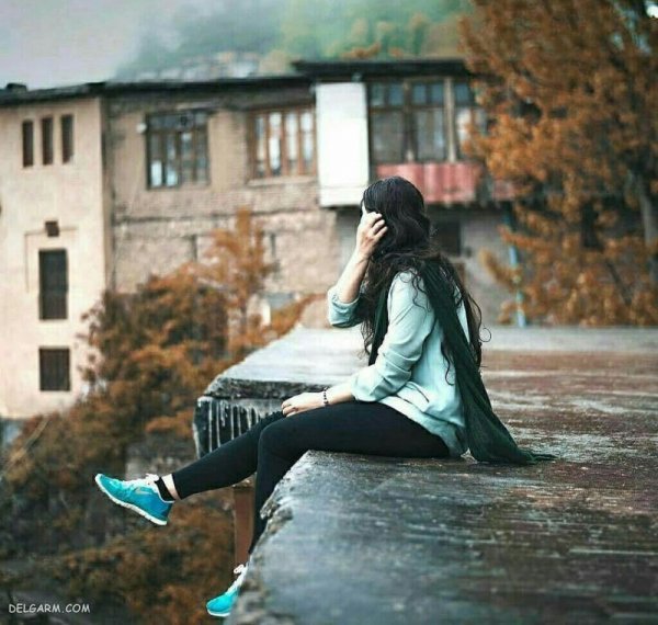  عکس دختر تنها در باران برای پروفایل