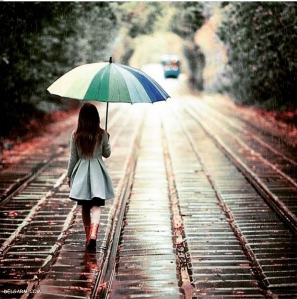  عکس دختر تنها در باران برای پروفایل