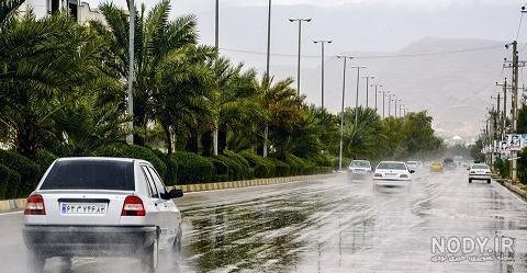  عکس ماشین در جاده بارانی
