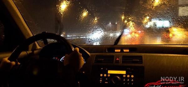 عکس ماشین در جاده بارانی